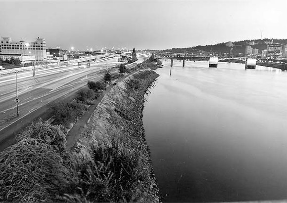 Float site  on Willamette River, Portland, OR