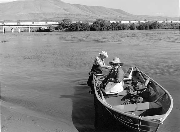 Crossing site of Deschutes River